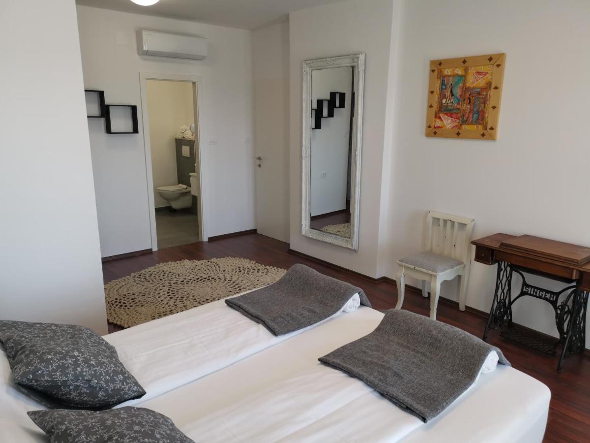 Villa Diamond Zrnovnica Bagian luar foto